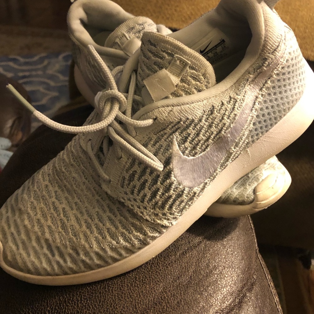 Women’s NIKE Roshe One-Size 8